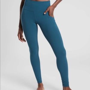 Athleta || Salutation Stash Pocket Tight